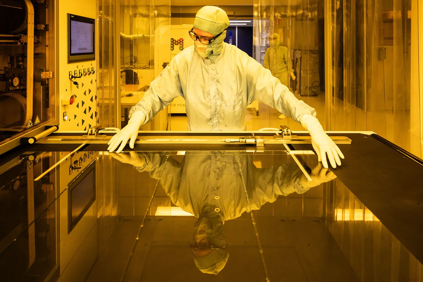 Morphotonics Raises €40M to Adapt Smart Glass Optics for AI Data Centers